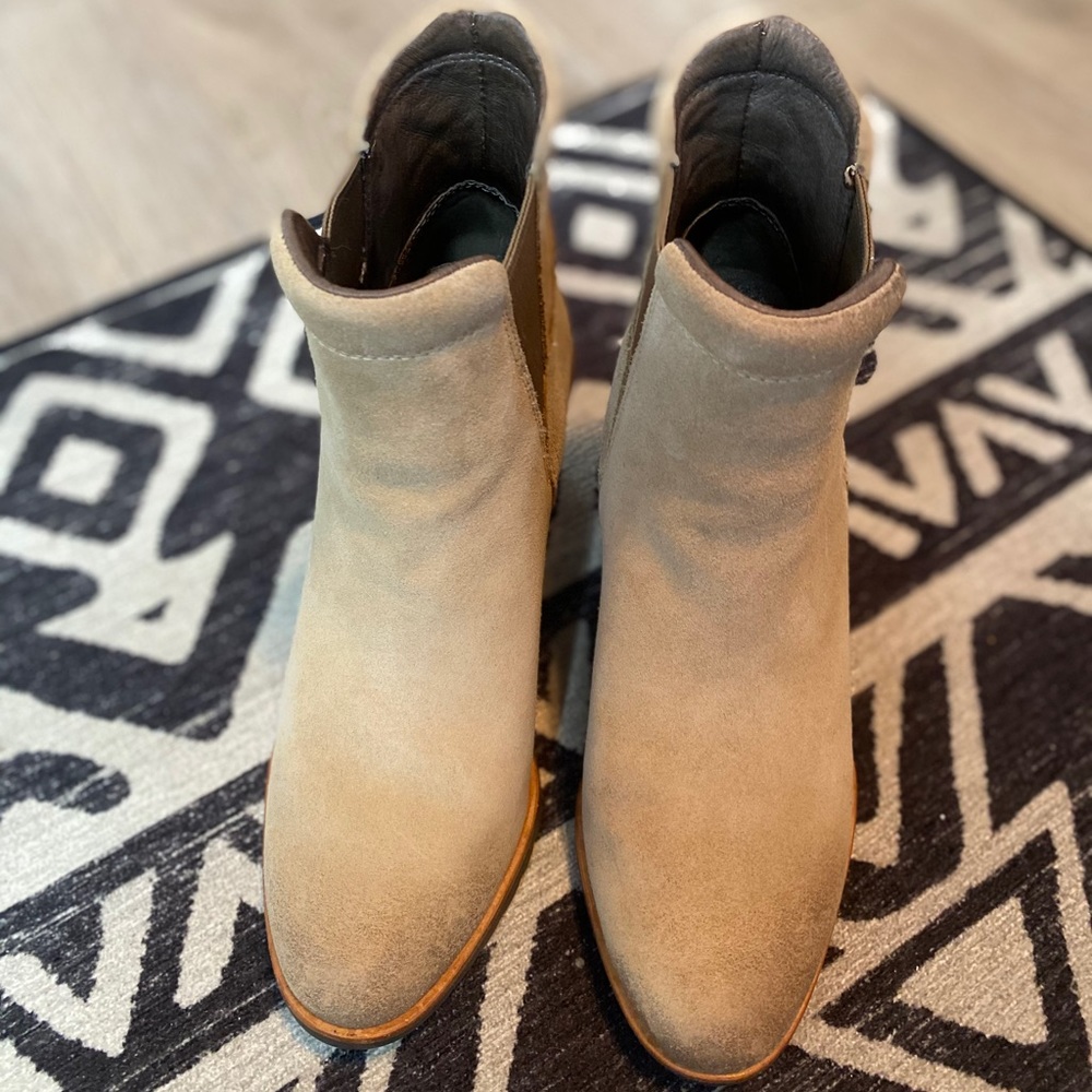 SOREL Boots - Picture 2 of 5